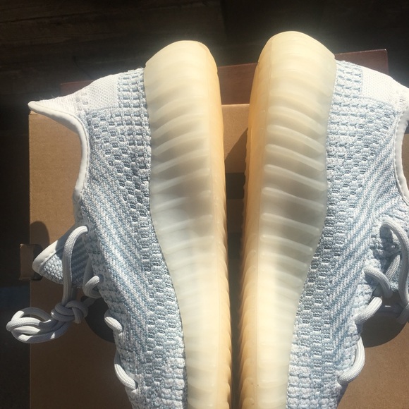 Yeezy Cloud White Size 9.5 - Picture 3 of 7